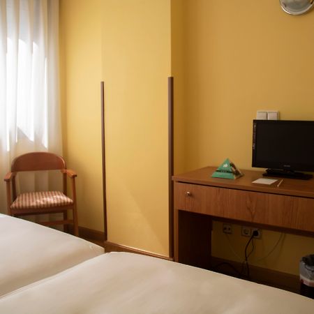 Hotel Alda Estacion Oviedo Bagian luar foto