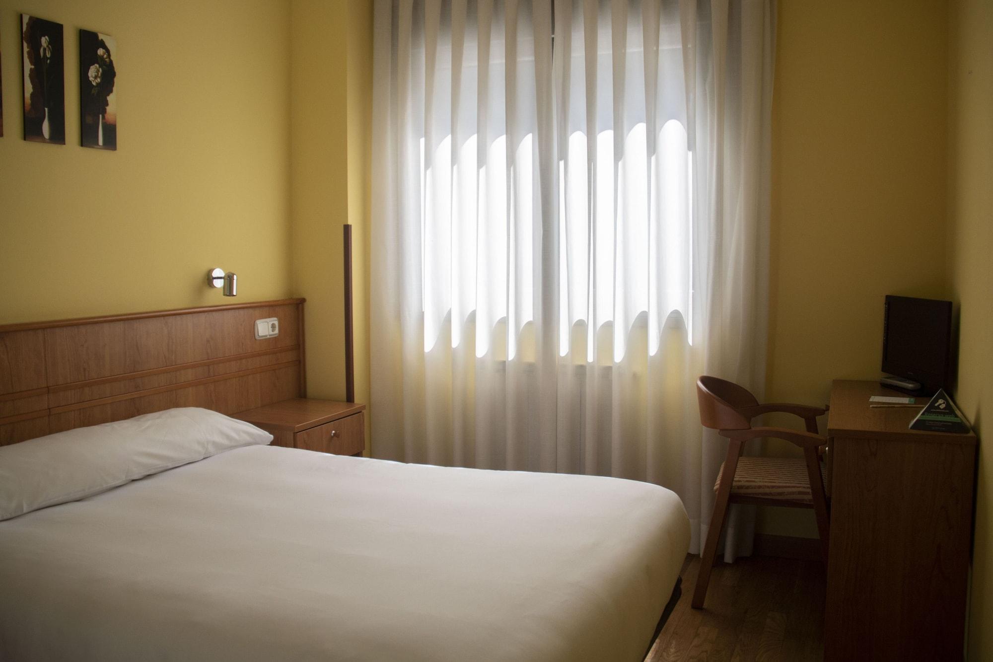 Hotel Alda Estacion Oviedo Bagian luar foto